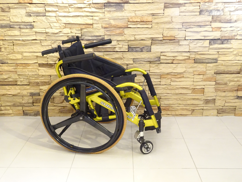 介護用品　車椅子