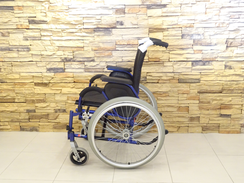 介護用品　車椅子