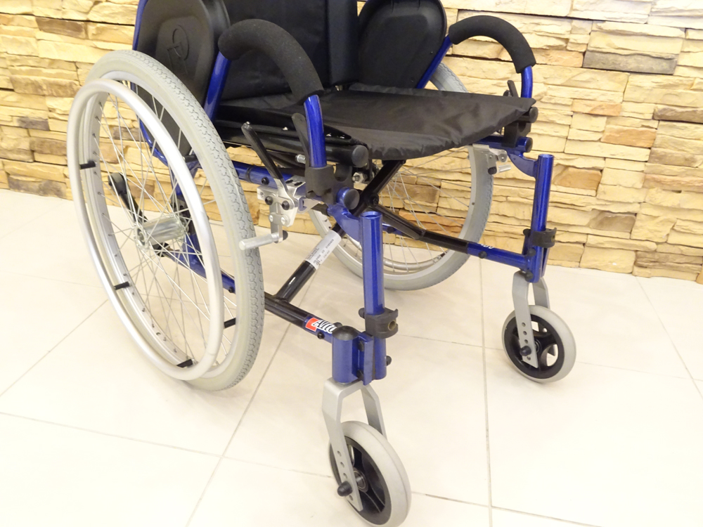 介護用品　車椅子