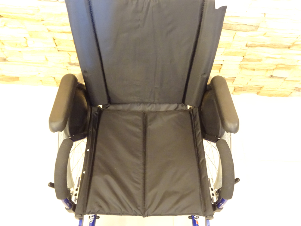 介護用品　車椅子